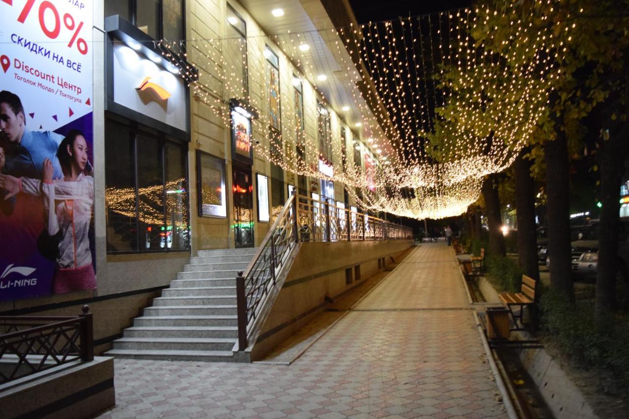 Yellow Apartment In The Center Of Bishkek Exterior foto