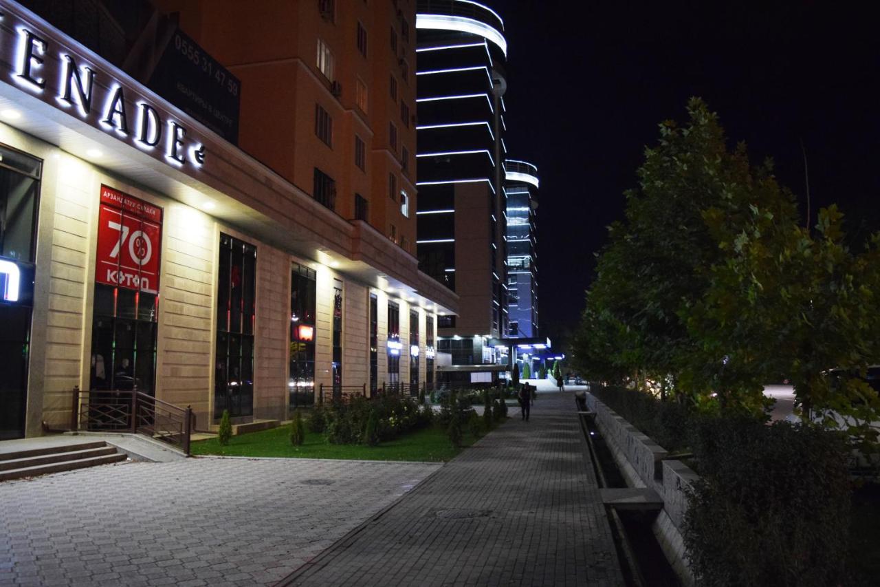 Yellow Apartment In The Center Of Bishkek Exterior foto